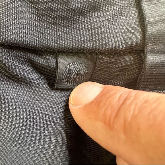 Lululemon Charcoal Athleisure Crop Pant in Size 34W x 26IS - Picture 2 of 8